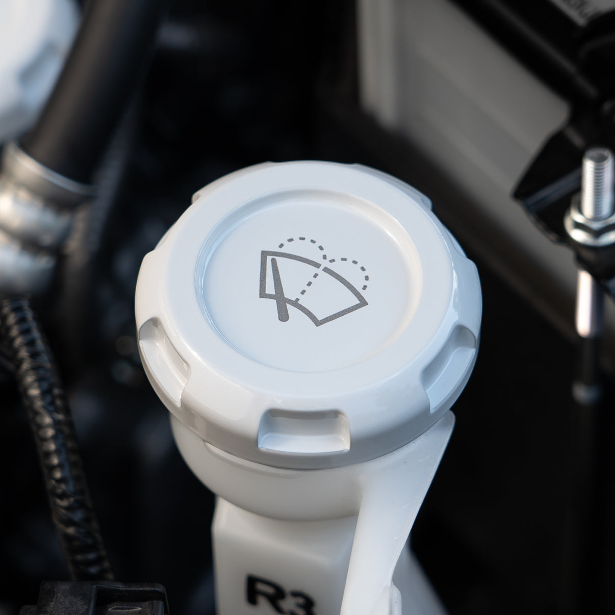 Billetworkz Wiper Fluid Cap Engraved Zero Series White Subaru WRX 02-25 / STI 04-21 | BW-EBCZ-SUB-WIP-WHT-E