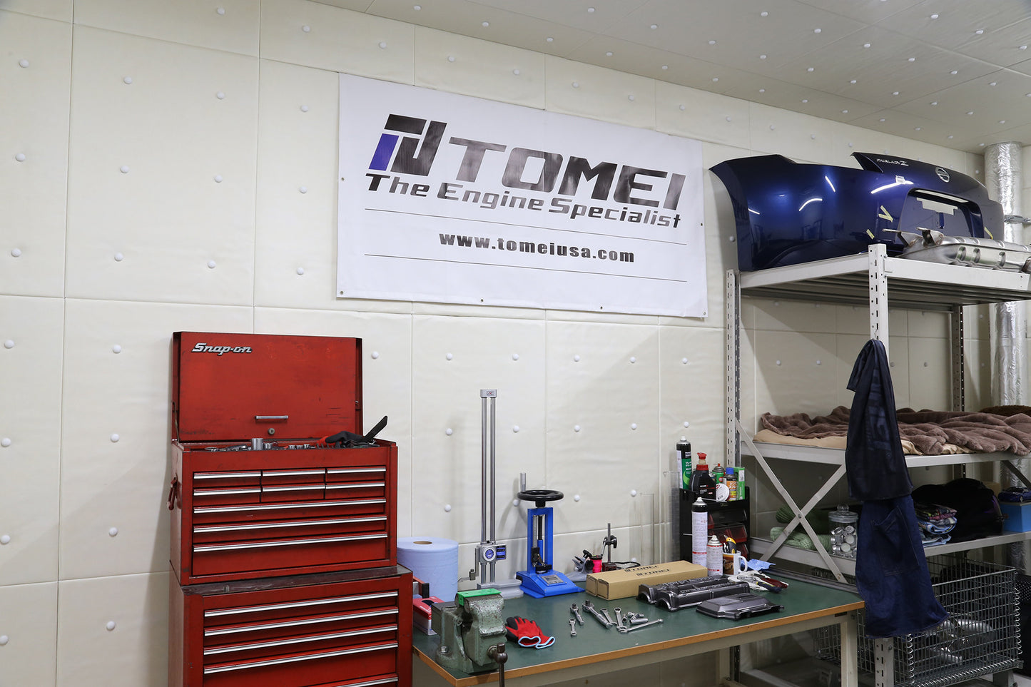 BANNER ENGINE SPECIALIST WHITE